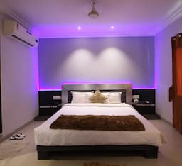 Super Royal Room